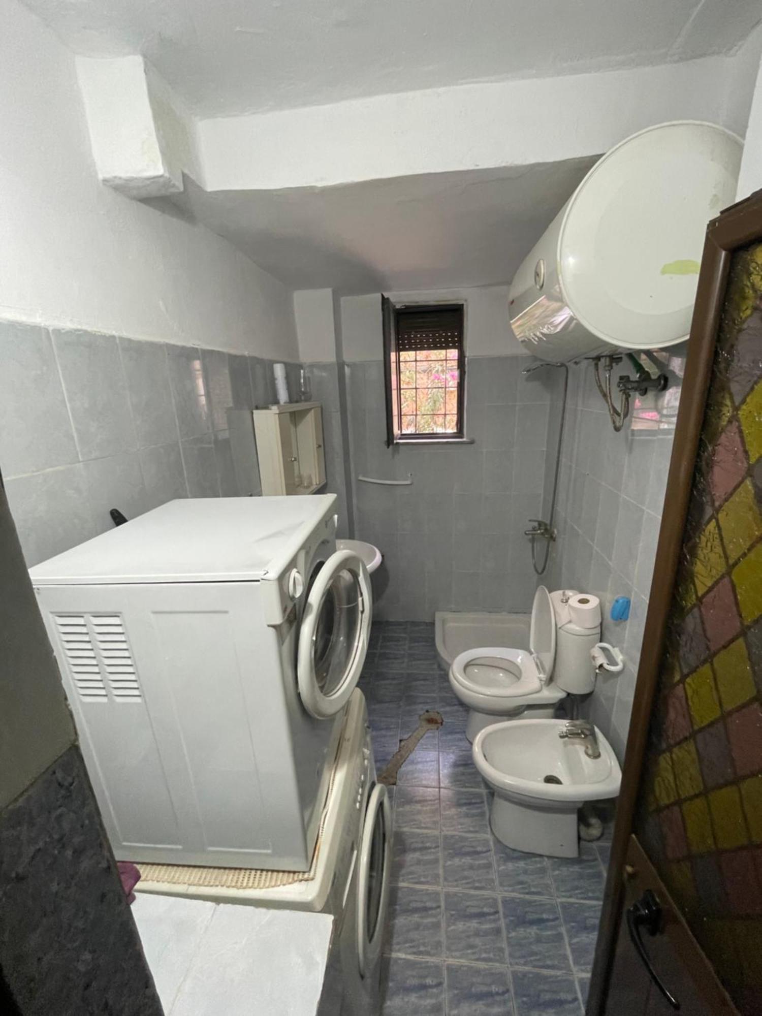 Old Town Pads In Center Of Apartment *